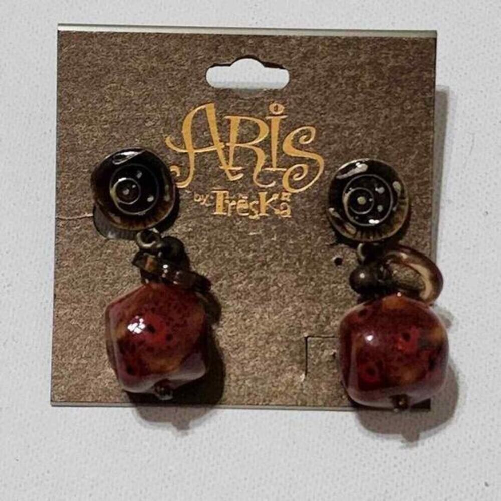Aris by Treska Brown Red Mottled Bead Clip On Dangle Earrings Bronze Tone Boho